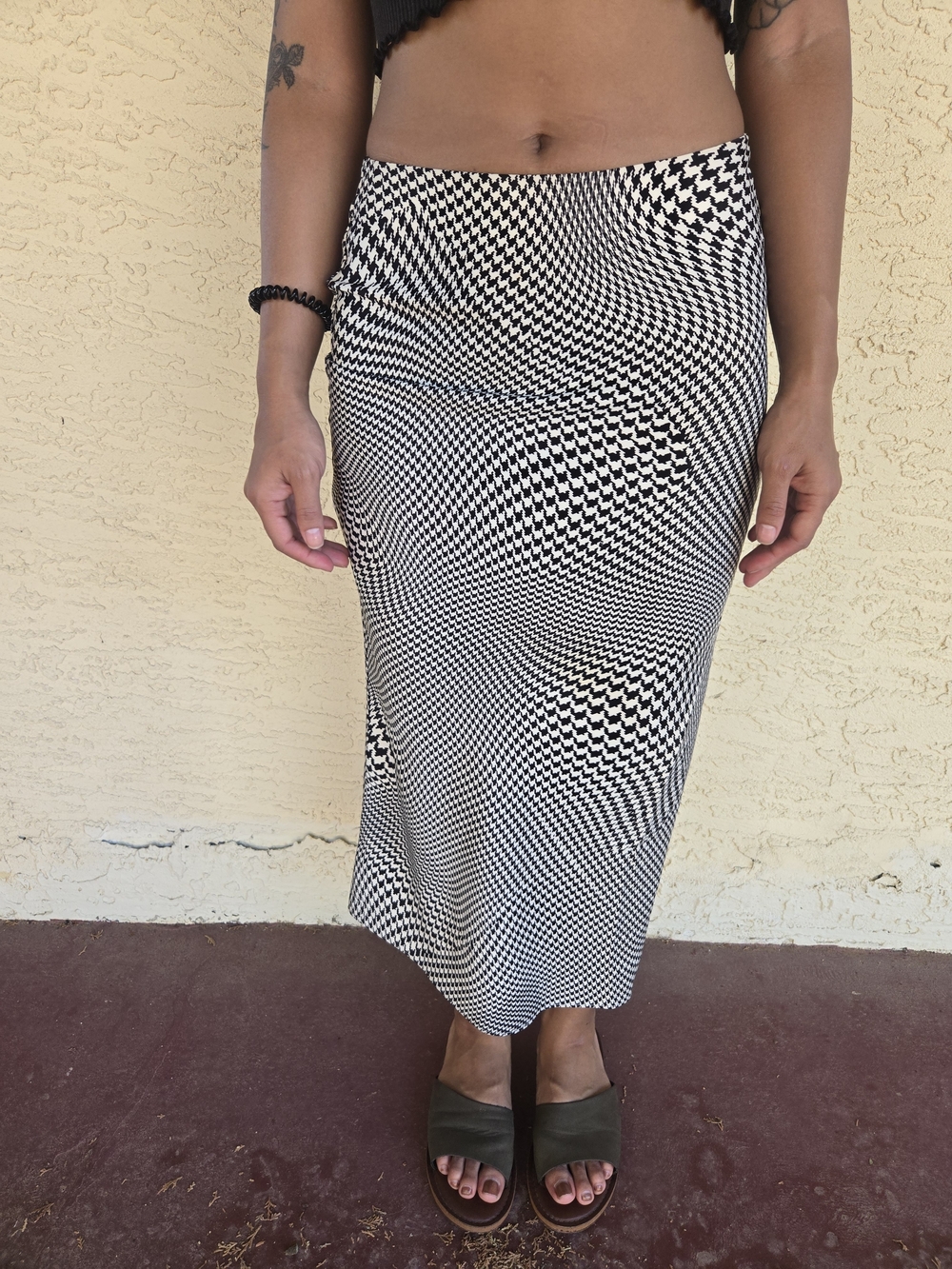 Urban Outfitters Optical Illusion Black & White Houndstooth Midi Skirt